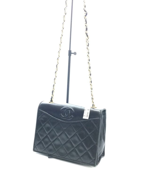 2341800635053 02 Chanel Leather Shoulder Bag