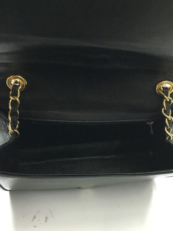 2341800635053 06 Chanel Leather Shoulder Bag