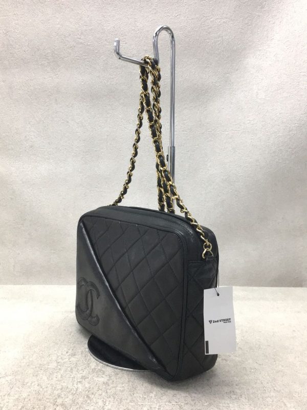 2342500528751 02 Chanel Leather Shoulder Bag