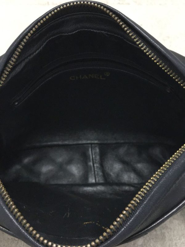 2342500528751 06 Chanel Leather Shoulder Bag