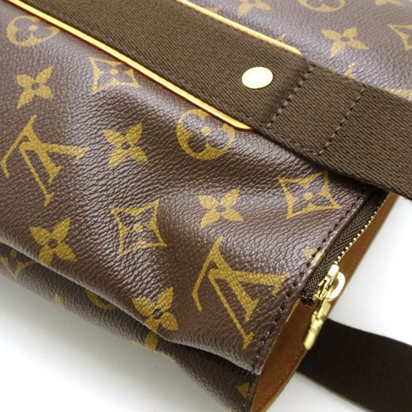 4 Louis Vuitton Monogram Shoulder Bag Brown