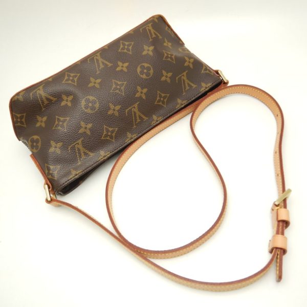 4 Louis Vuitton Monogram Trotteur Shoulder Bag Brown