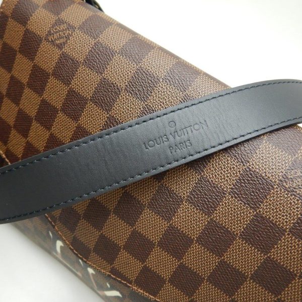 5 Louis Vuitton Damier Beaubourg Ebene Shoulder Bag Brown