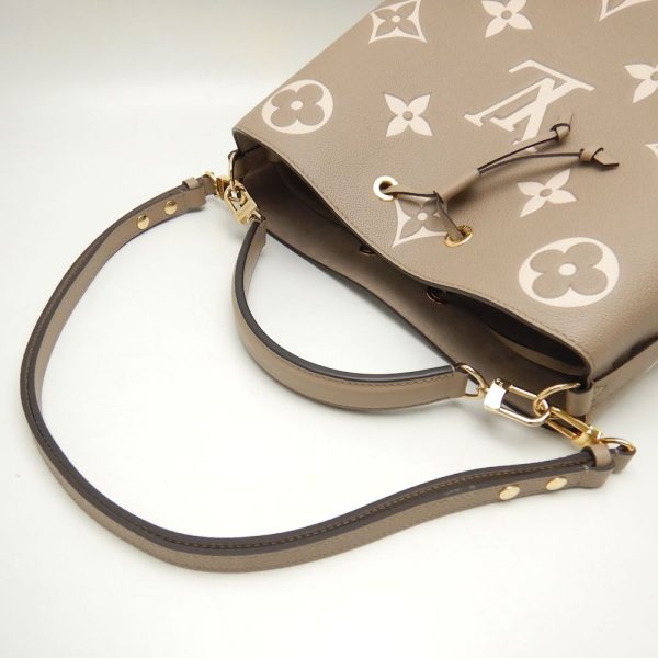 6 Louis Vuitton NeoNoe Shoulder Bag Bicolor Tourtrell Creme