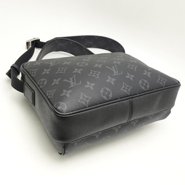 6 Louis Vuitton Messenger PM Taiga Eclipse Noir