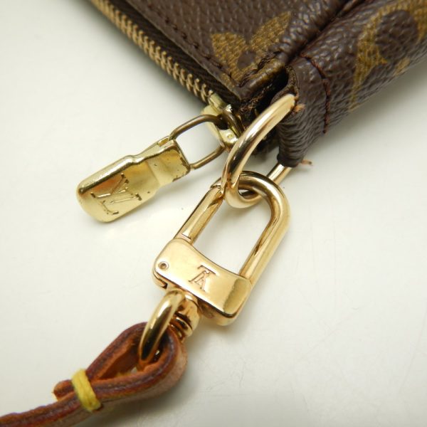 6 Louis Vuitton Monogram Pochette Accessoire Brown