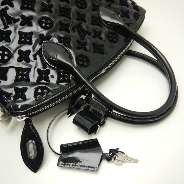 6 Louis Vuitton Monogram Fascination Lockit Bouclet Noir Handbag