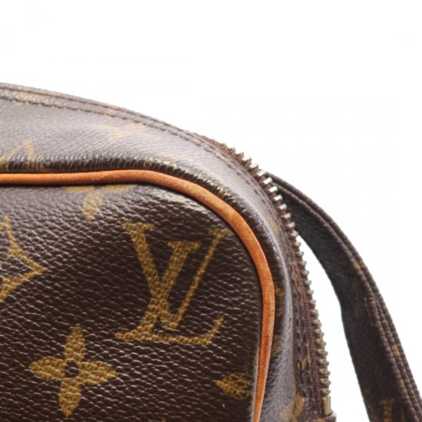 7 Louis Vuitton Monogram Shoulder Bag Brown