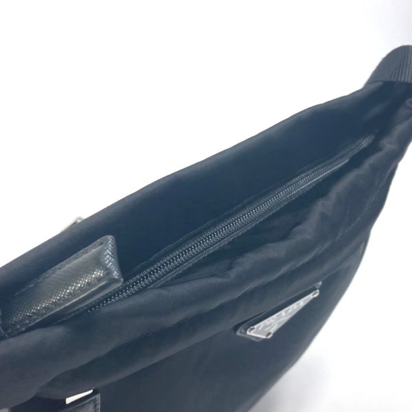 7 Prada Plate Triangle Diagonal Hanging Bag Black