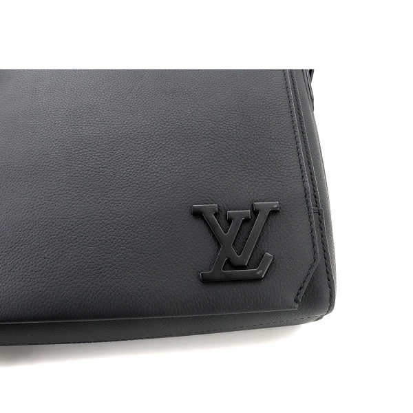 7 Louis Vuitton Aerogram Takeoff Messenger Shoulder Bag Leather Black