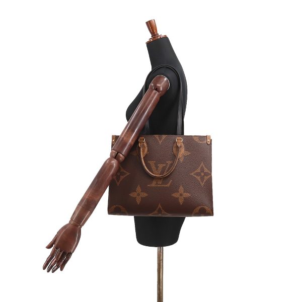 8 Louis Vuitton Giant Monogram On The Go MM 2 Way Tote Shoulder Bag