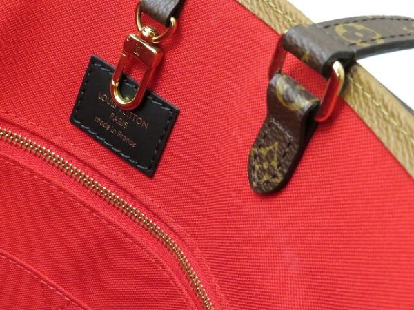 imgrc0101122317 Louis Vuitton On The Go GM Monogram Giant Reverse Handbag