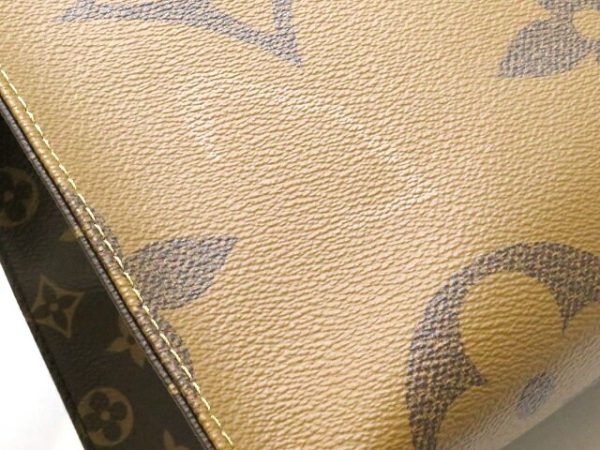 imgrc0101122322 Louis Vuitton On The Go GM Monogram Giant Reverse Handbag