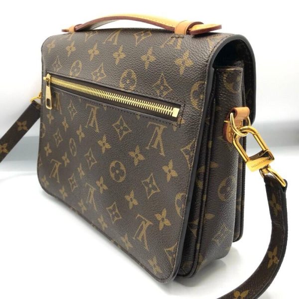 2 Louis Vuitton Pochette Metis MM Shoulder Bag