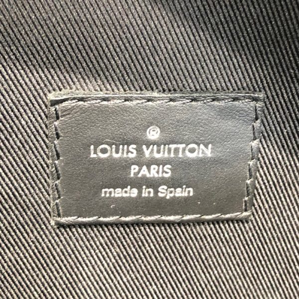 4 Louis Vuitton Discovery Bum Bag Black