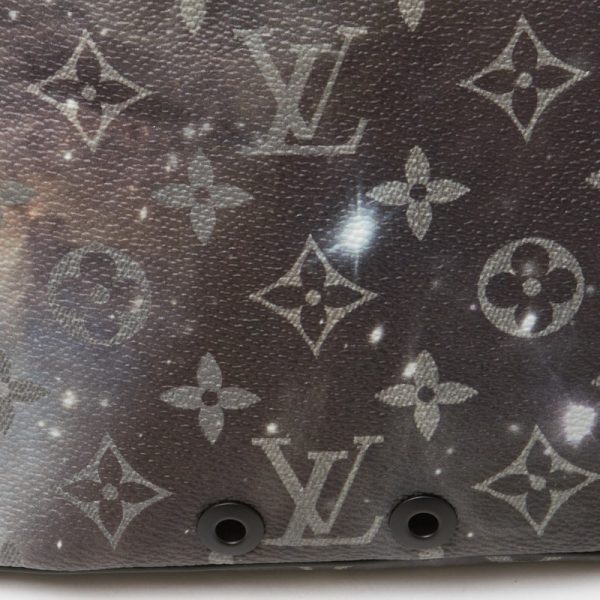 4 Louis Vuitton Discovery Bum Bag Monogram Galaxy