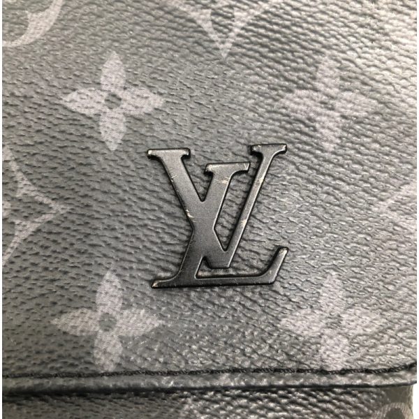 6 Louis Vuitton Discovery Bum Bag Black