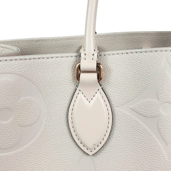 7 Louis Vuitton On The Go GM Claim Handbag Beige