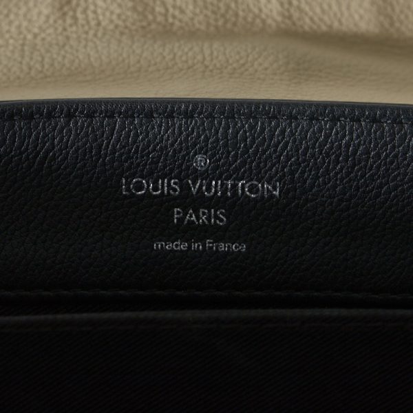 1 0112168 6 Louis Vuitton LockMe Shoulder Bag Noir Beige Leather