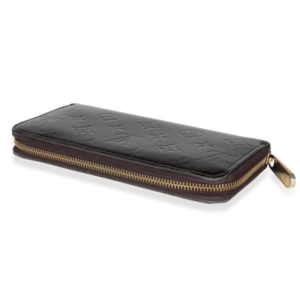 114258 clasp 093c2d51 8be3 4453 b740 3956521c94f9 Louis Vuitton Amarante Monogram Vernis Zippy Wallet