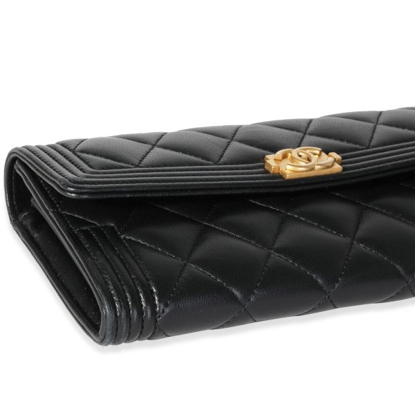 118643 clasp Chanel Black Quilted Lambskin Boy Wallet