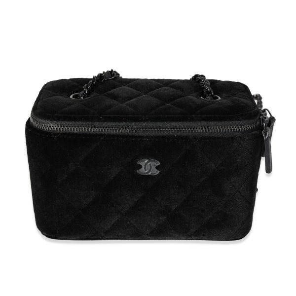 118674 fv 0eadb305 02f9 4728 ad16 5ed3c72cb58f Chanel Black Quilted Velvet Vanity Case on Chain