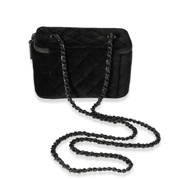 118674 pv ede15b73 f1b9 4897 86a5 8cd4039b3d28 Chanel Black Quilted Velvet Vanity Case on Chain