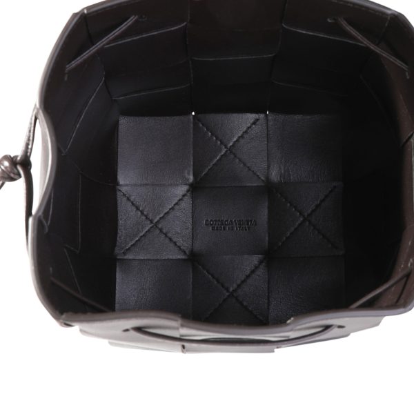 118688 av b1225ddc 3e88 4d98 af46 ff73a4882749 Bottega Veneta Fondant Maxi Intrecciato Leather Cassette Bucket Bag