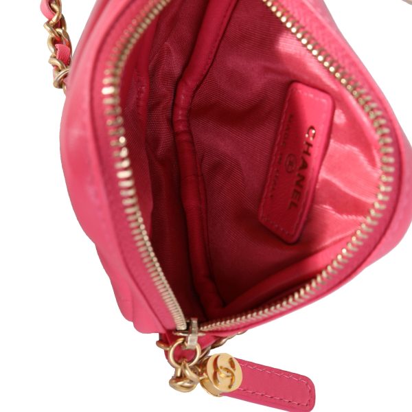 118928 av 3e14a00c ca54 423f 99e6 58bd155a2dc6 Chanel Hot Pink Quilted Lambskin Diamond Crossbody Bag