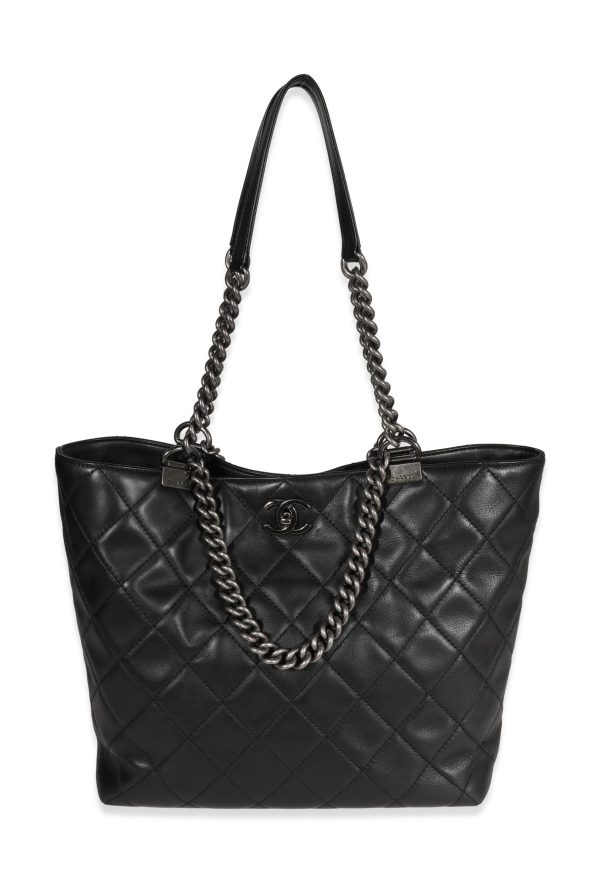 122795 fv 020d3b43 00b2 443a 9b31 db7a91e02619 Chanel Black Quilted Calfskin Shopping In Chains Tote