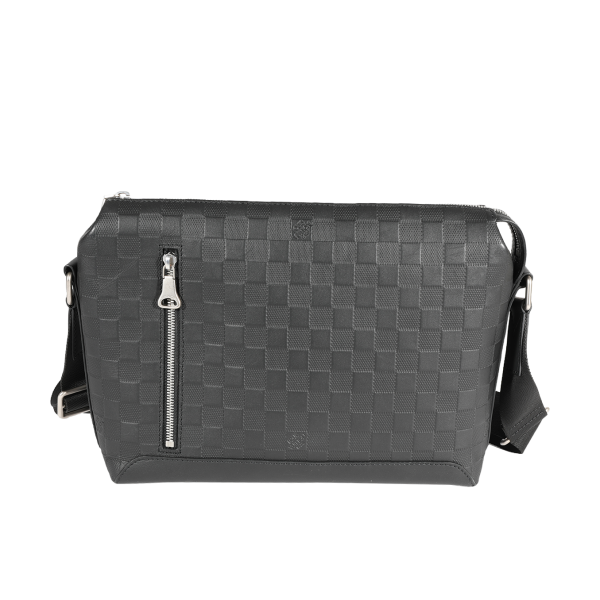 122854 fv 55ea9880 f9b5 4d44 8e39 59cbe99eff2b Louis Vuitton Black Damier Infini Discovery Messenger