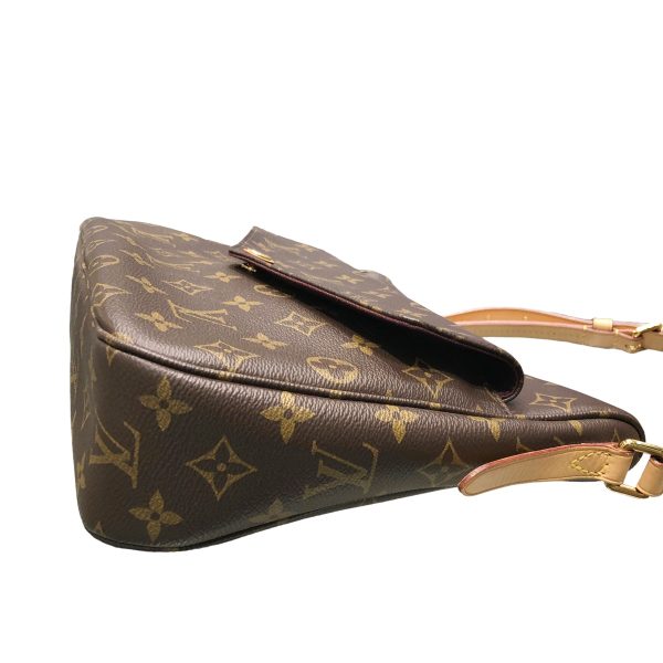 22026196 04 Louis Vuitton Monogram Saumur Shoulder Bag Canvas Leather