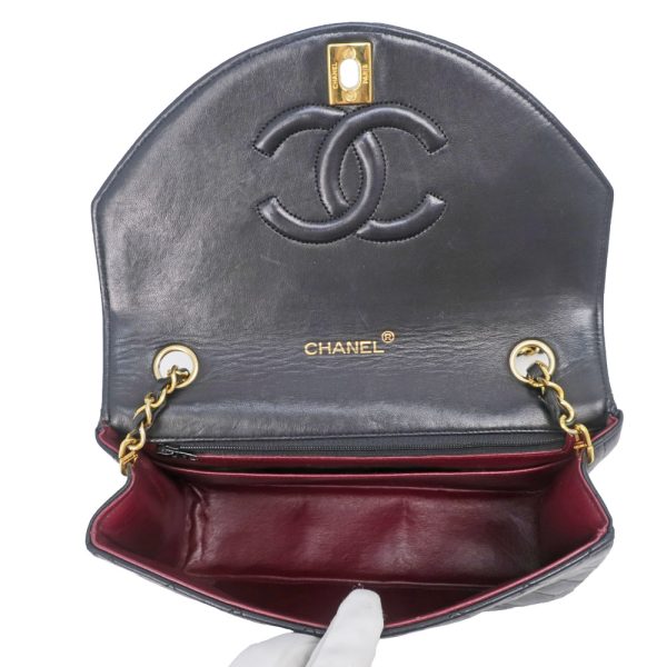 5 Chanel Matelasse Chain Shoulder Bag Round Flap Black