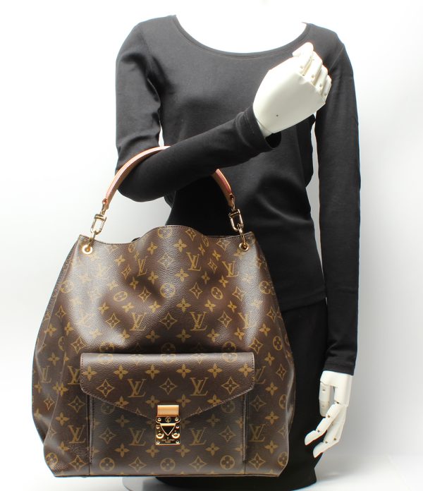 7 Louis Vuitton Metis Shoulder Bag Monogram Brown