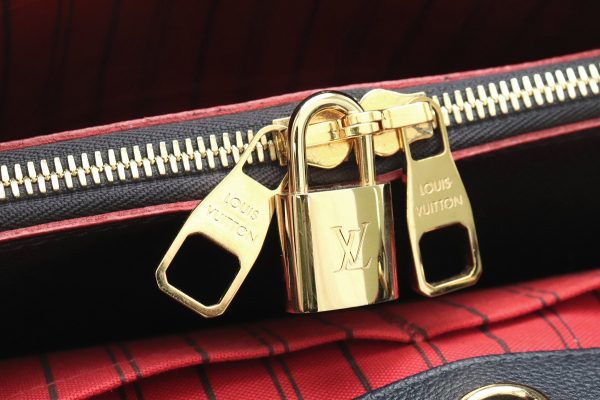 8 Louis Vuitton Empreinte Montaigne BB Crossbody Marine Rouge