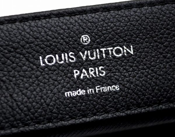 8 Louis Vuitton Lock Me Cultable Handbag Soft Calf Black