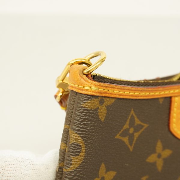 9 Louis Vuitton Pouch Monogram Mini Pochette Delightful