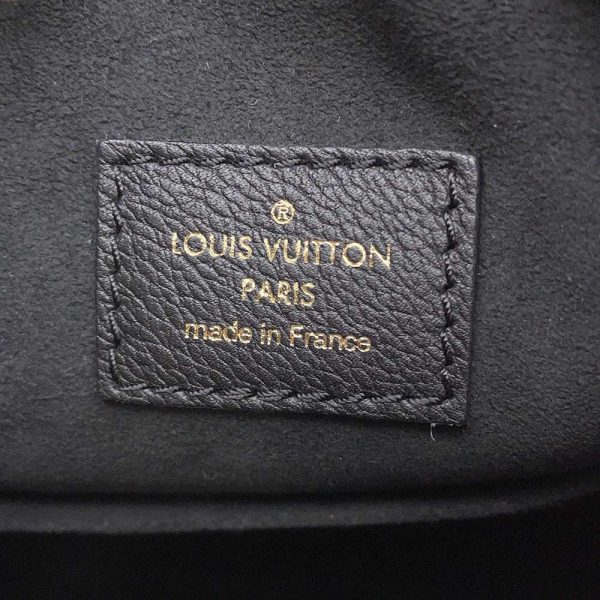 9 Louis Vuitton Grain Calf Leather Lock Me Bucket Noir Black