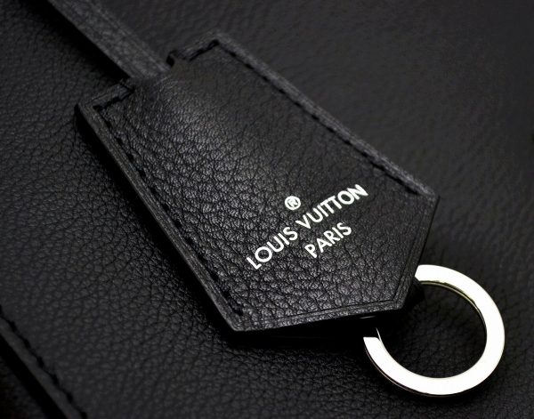 9 Louis Vuitton Lock Me Cultable Handbag Soft Calf Black