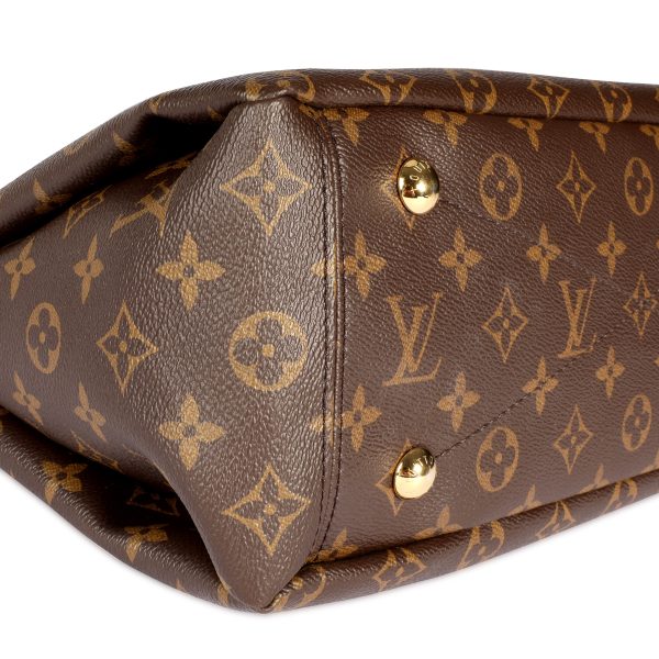 107363 clasp ef940091 0ee0 4b2b 9a35 ebfb4cfac30d Louis Vuitton Monogram Canvas Aurore Pallas MM