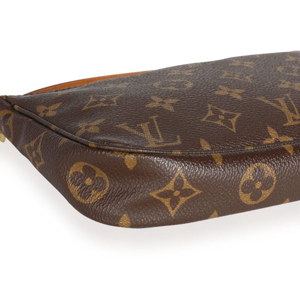 111071 clasp 517fe42b 51e0 4cae 8f16 2c985545d24e Louis Vuitton Monogram Canvas Pochette Accessoires