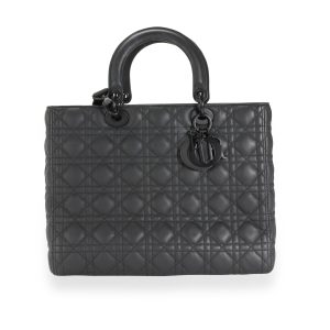 112650 fv 4d7d7a8a 5bd3 435f 8fce 66fd97c60651 Chanel Matelasse Caviar Compact Wallet Bag Black