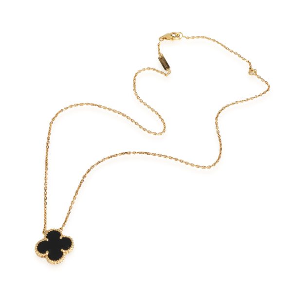 113192 pv Van Cleef Arpels Vintage Alhambra Onyx Pendant in 18k Yellow Gold