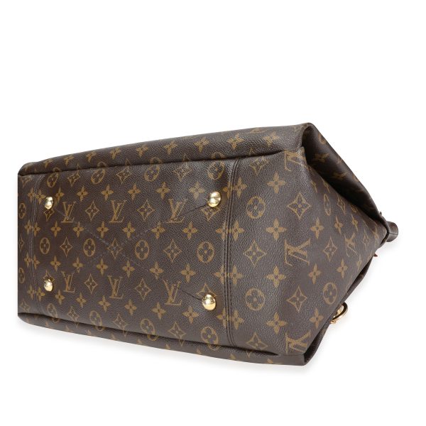 117605 clasp b7b1cb29 b305 4ca0 9ad2 a328fbacd125 Louis Vuitton Monogram Canvas Artsy MM