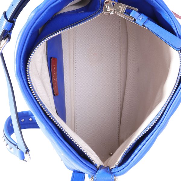 118067 av 8a1a4d5a 6525 4bd5 94fe a28354e6262f Valentino Blue Quilted Leather Candystud Shoulder Bag