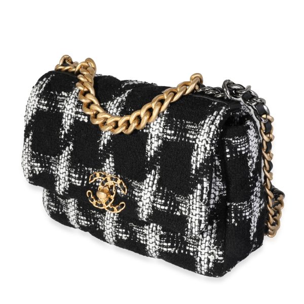 118562 sv 15c7e75c 9e0a 48c0 ad7b 0f34e7e14e72 Chanel Black White Tweed Quilted Medium Chanel 19 Flap