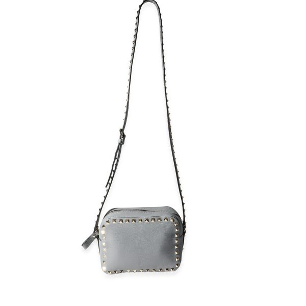 118810 bv d249ea21 8888 4abf 97e4 f15000dd3566 Valentino Light Grey Grained Calfskin Rockstud Camera Bag