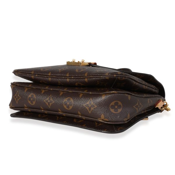 118848 clasp 9a75129a 61c9 495d b6dc 32cd28b7e911 Louis Vuitton Monogram Canvas Pochette Métis