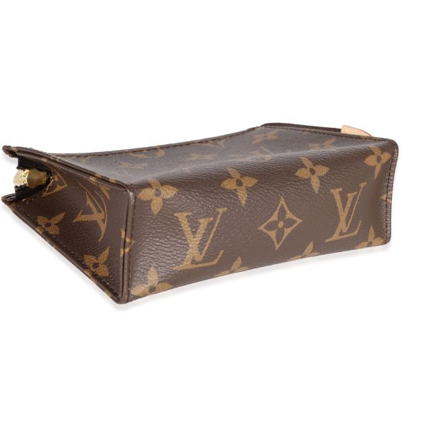 119279 clasp fff4b863 2528 49ea 9fad 68935bed90a9 Louis Vuitton Monogram Canvas Toiletry Pouch 15