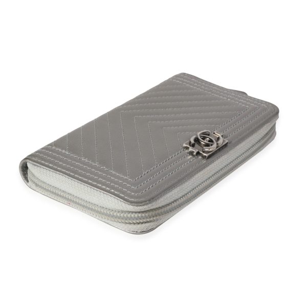 120834 clasp 58e389e2 53e0 4745 ad26 6f2e698224d5 Chanel Silver Chevron Quilted Zip Around Boy Wallet